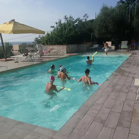 Mit Garten Und Kinderschwimmbad Peschici