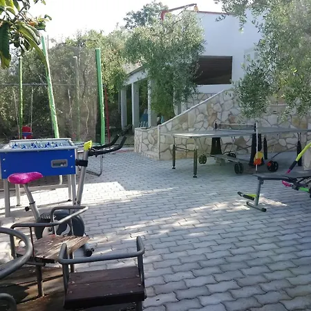 Holiday home Mit Garten Und Kinderschwimmbad