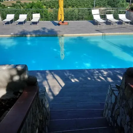 Mit Garten Und Kinderschwimmbad *